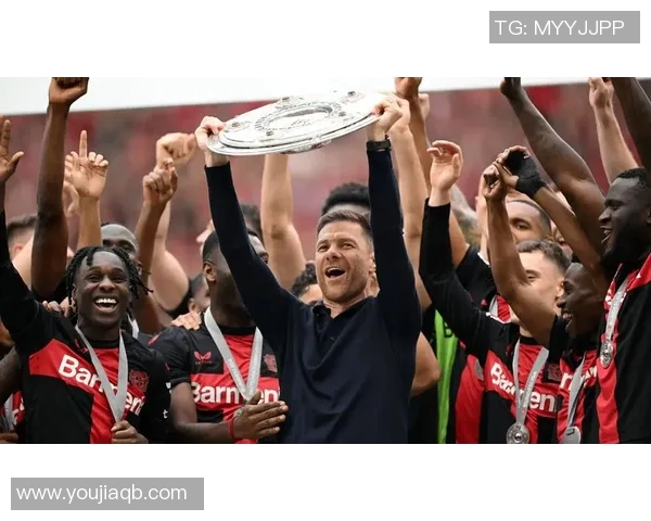 足球明星华丽转身展现丝滑魅力与运动激情的完美结合